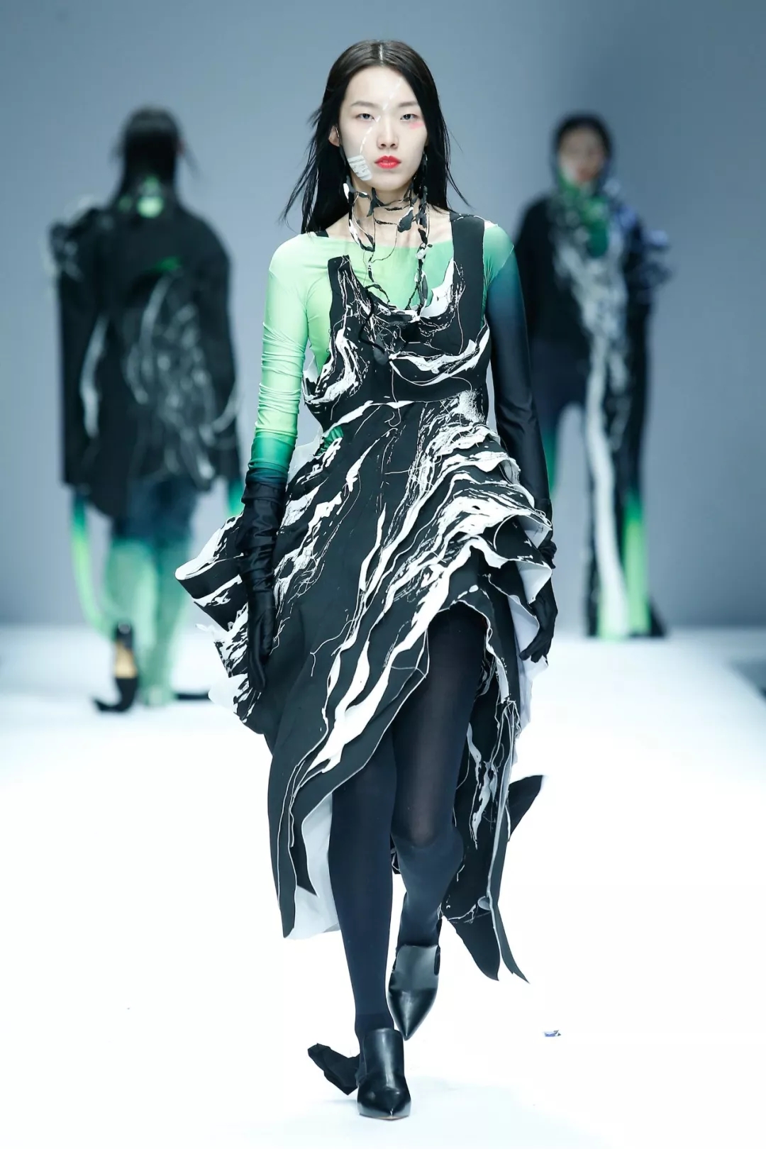 中國美術(shù)學(xué)院設(shè)計(jì)藝術(shù)學(xué)院2019屆服裝畢業(yè)生設(shè)計(jì)作品發(fā)布