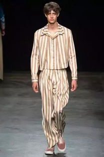 服裝設(shè)計(jì)中的復(fù)古風(fēng) 傳承與創(chuàng)新