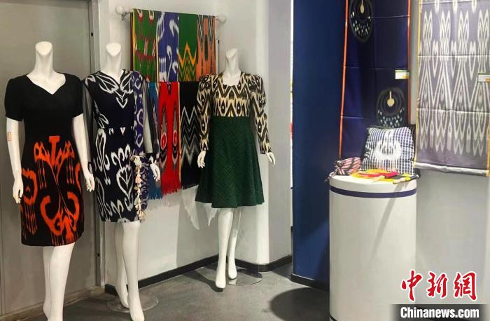 走進中國鄉村 新疆創客打造“夢工廠”，傳統工藝品“破繭成蝶”煥新服裝設計